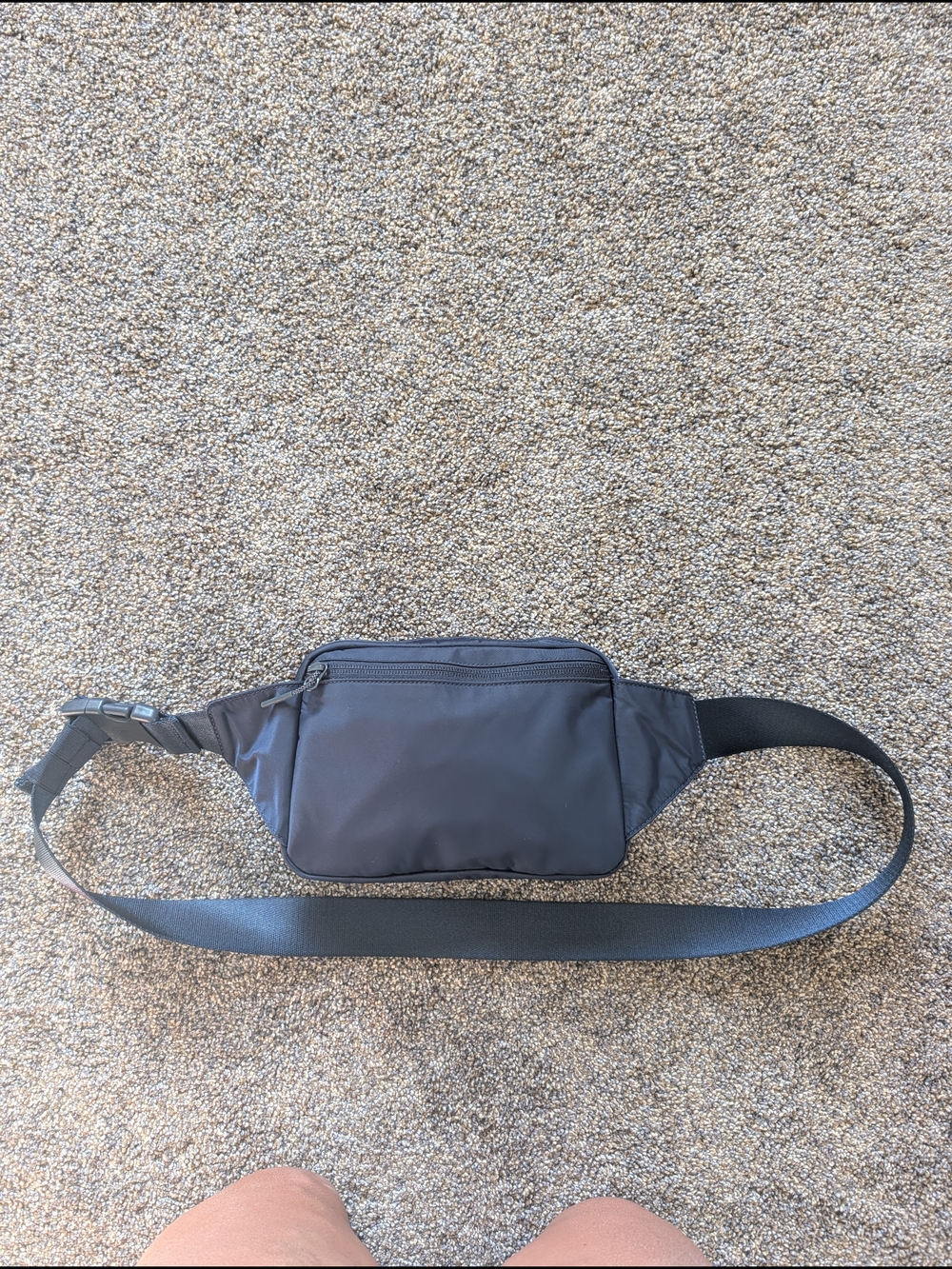 Navy Lululemon 2L Beltbag - Picture 3 of 6